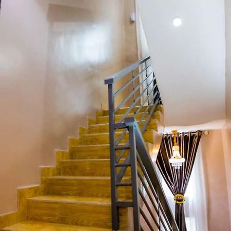 El Elyon Hotel And Suites Лагос Екстериор снимка