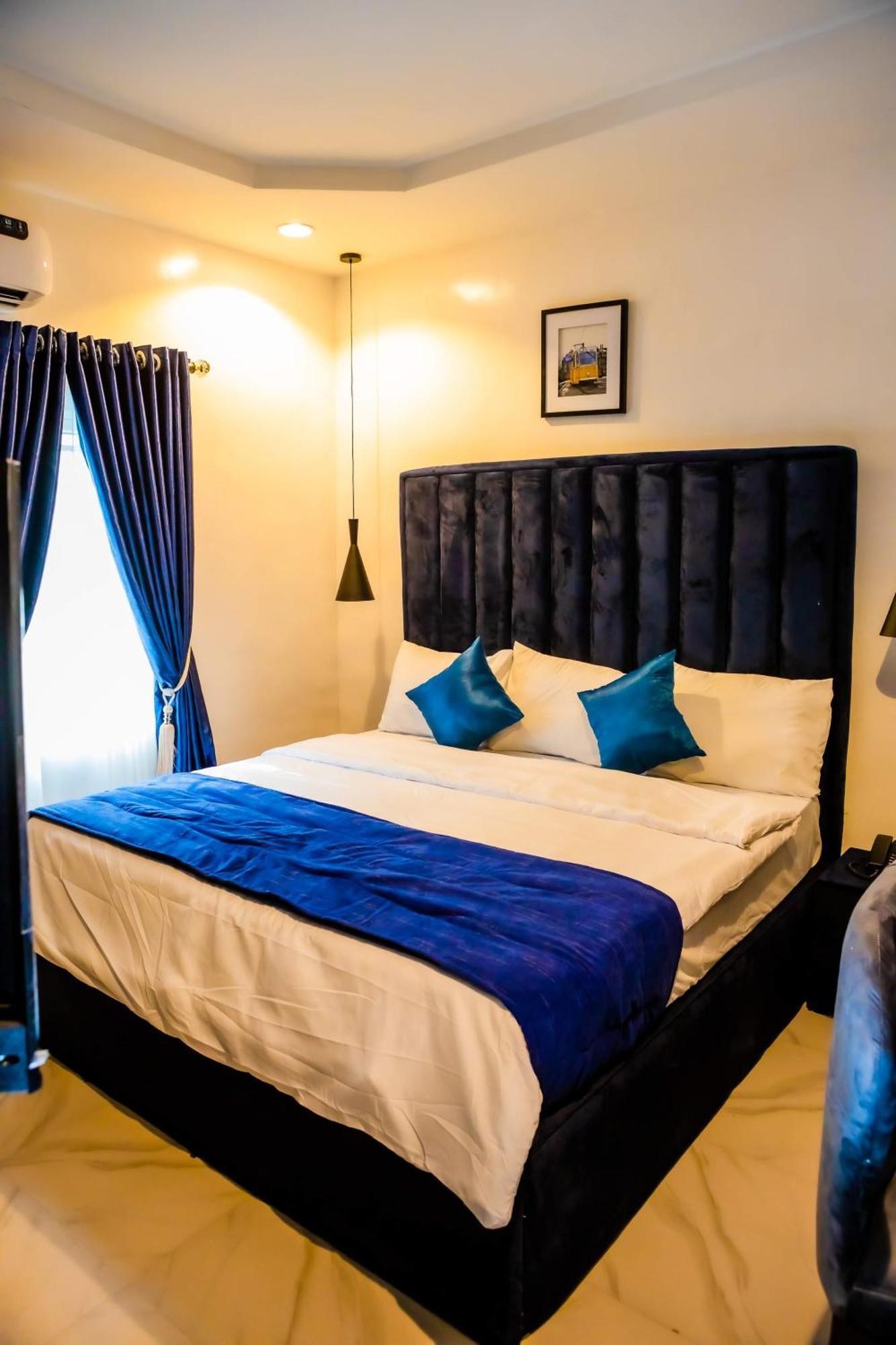El Elyon Hotel And Suites Лагос Екстериор снимка