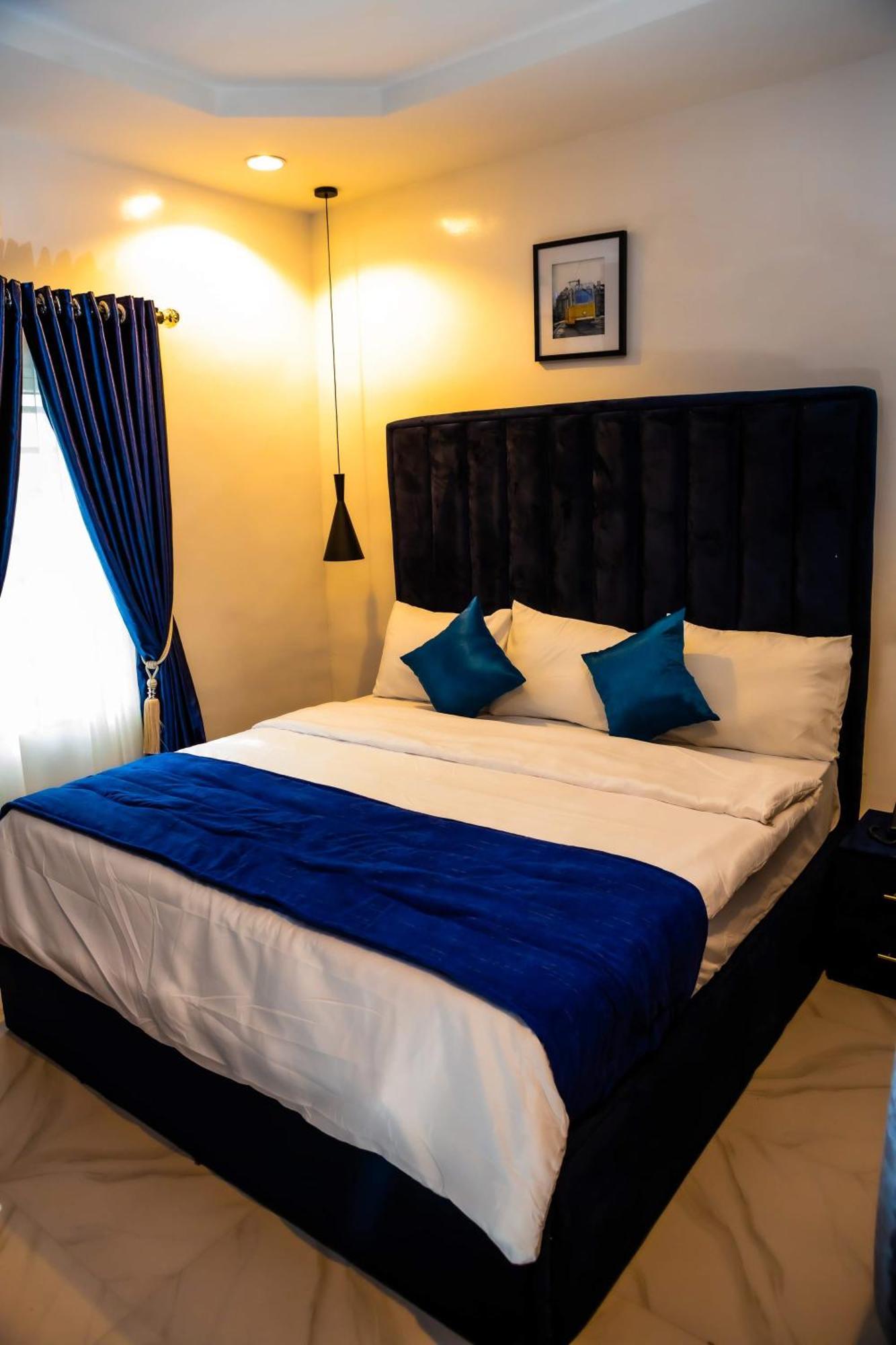 El Elyon Hotel And Suites Лагос Екстериор снимка