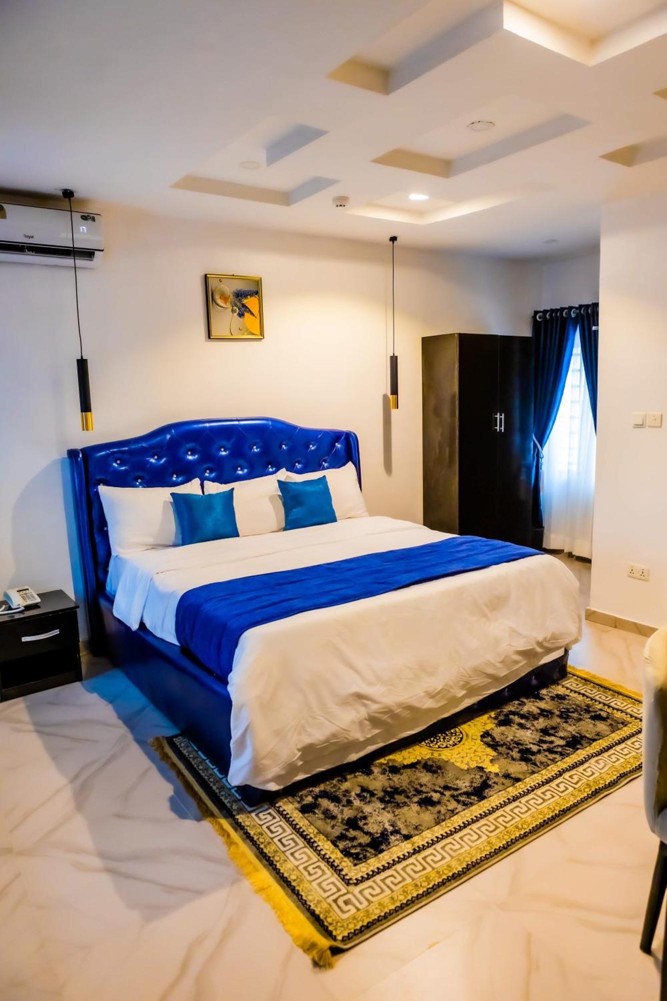 El Elyon Hotel And Suites Лагос Екстериор снимка